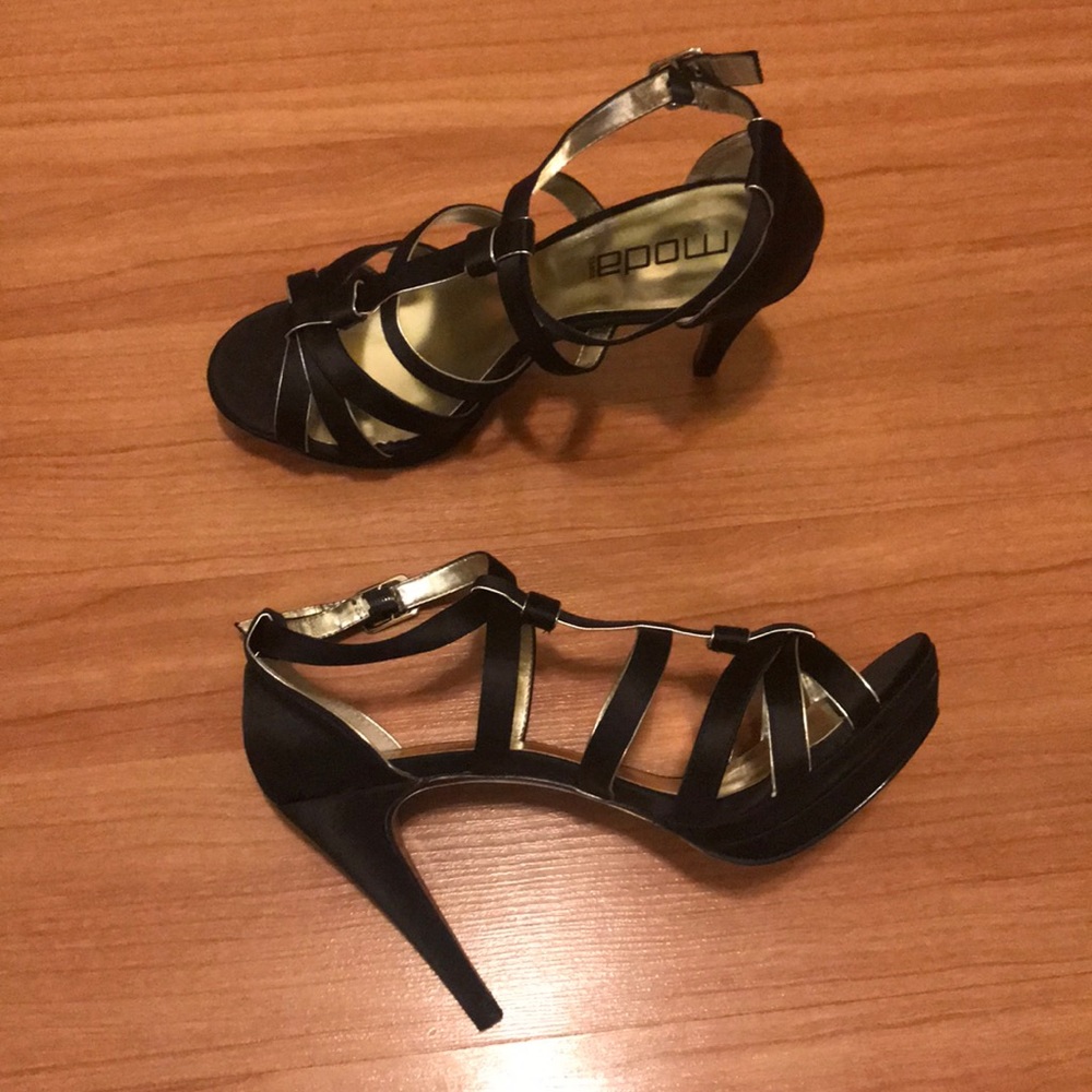 MODA Satin Black and Gold Heels Sz 9